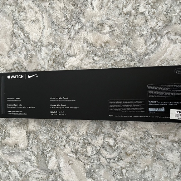 Apple Watch  Nike Sport Band - 44MM - Picture 4 of 4